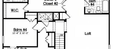 Plano de planta de una suite de hotel con tres baños, un altillo y un área de aseo.