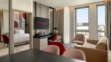 Deluxe Suite, 1 King Bed