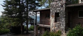 Waterfront Muskoka Escape with Small Beach & Private Dock for Swimming