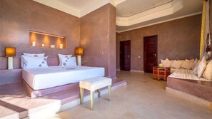 12 室のベッドルーム、アイロン / アイロン台、WiFi、ベッドシーツ