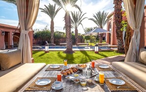 屋外ダイニングエリア