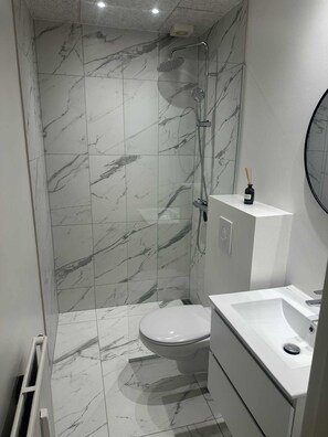 Apartment | Bathroom