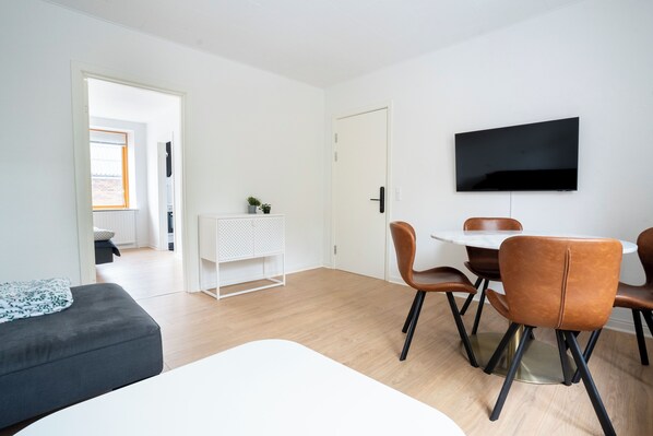 Apartment | Living area - Modernized Bed & Bath (Holstebro)