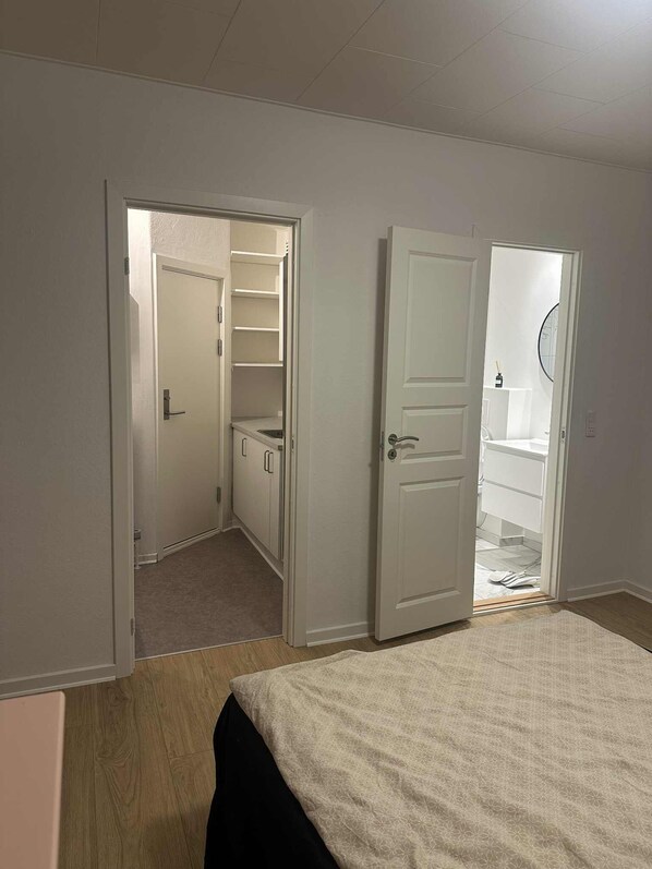 Apartment | Free WiFi - Modernized Bed & Bath   (Holstebro)