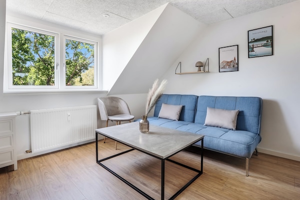 Deluxe Studio | Living area