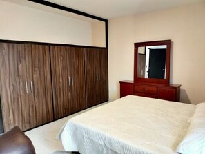 2 bedrooms, internet, bed sheets