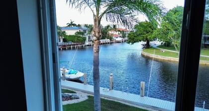 Stunning Waterfront Condo, Fully Remodeled – Bring Your Boat, No Fixed Bridges!