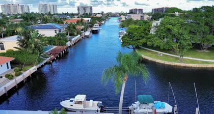 Stunning Waterfront Condo, Fully Remodeled – Bring Your Boat, No Fixed Bridges!