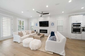 Televisión, reproductor de DVD y videoteca 