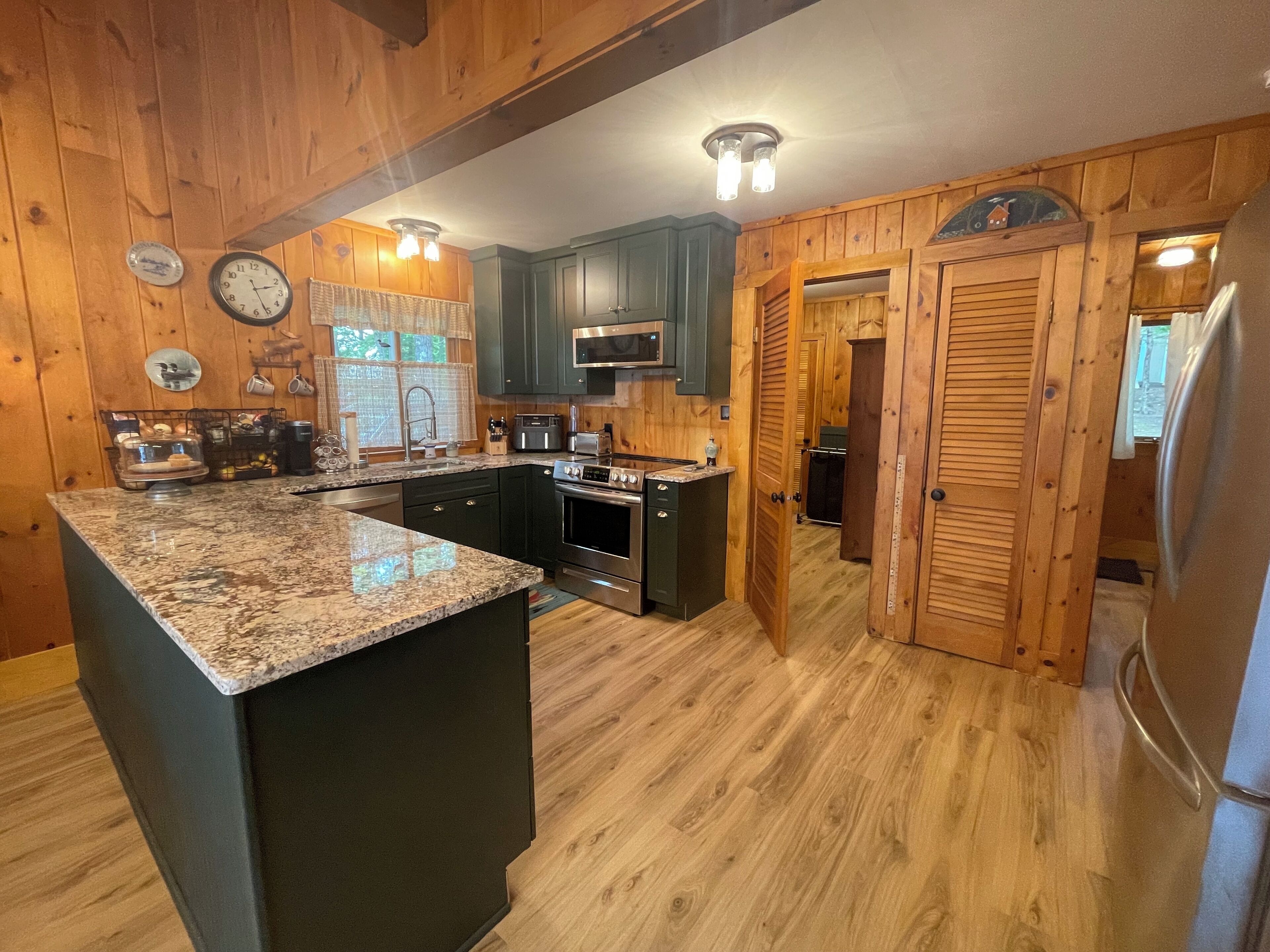 雪櫃、微波爐、焗爐、爐具