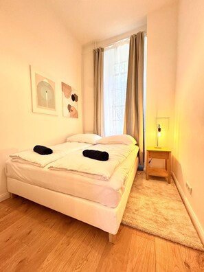 1 bedroom, internet, bed sheets