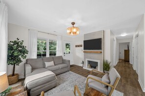 TV - The River House, (Chapmansboro)