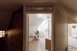 Interior - The Balfour - Classic Cottage in CBD Café Quarter (Launceston)