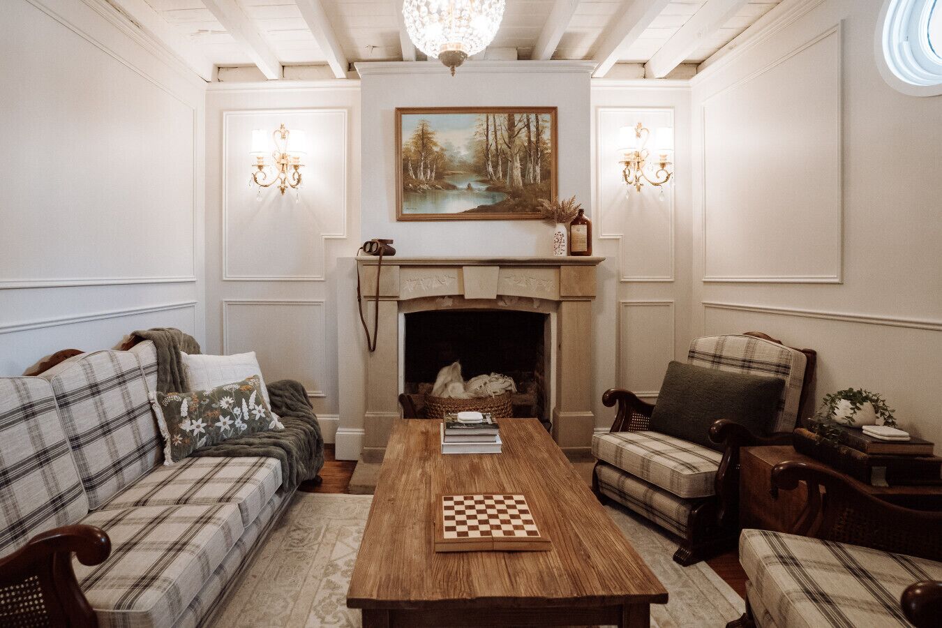 Smart TV, books, stereo