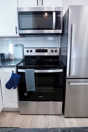 電子レンジ、オーブン、コンロ