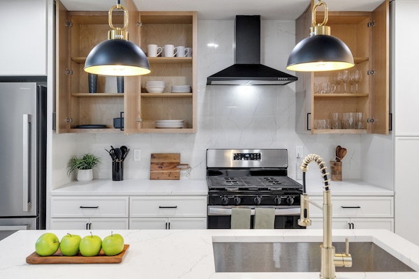 Fridge, microwave, stovetop, dishwasher