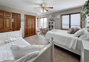 6 bedrooms, iron/ironing board, WiFi, bed sheets