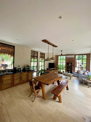 Superior-Villa, Haustiere gestattet, Gartenblick | Eigene Küche | Großer Kühlschrank, Ofen, Herdplatte, Kochgeschirr/Geschirr/Besteck