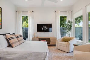 2 bedrooms, iron/ironing board, travel crib, WiFi - Modern Family Comfort | 2BR/2.5BA Sleeps 6 (Austin)