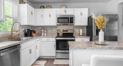 Charming Suffolk Townhome – 3 Bedrooms & Utilities Included