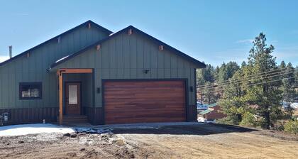 Perfect full season getaway 4-bedroom house in Pagosa Springs!