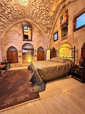 Luxury Suite, City View | Free WiFi