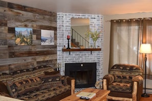 TV, fireplace