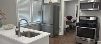 Chic 2-bedroom Bungalow