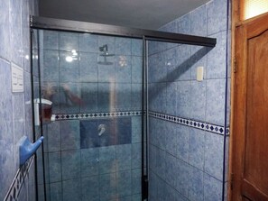 Shower, hair dryer, towels, soap - Qosqo: Comfortable apartment with a stunning view. Independent living room! (Cusco)