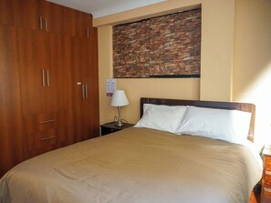 1 chambre, bureau, fer et planche à repasser, Wi-Fi gratuit