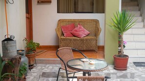 Outdoor dining - Qosqo: Comfortable apartment with a stunning view. Independent living room! (Cusco)