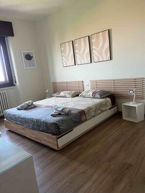 1 bedroom, desk, iron/ironing board, WiFi - Simona Home Milano: Bocconi, Naviglio, Duomo, Prada, IEO, IULM, Assago Forum,ICH (Milano)