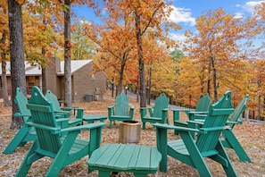 Property grounds - Inviting Ozark Bungalow featuring Community pool, Near Sdc, & Free Tickets (Kimberling City)