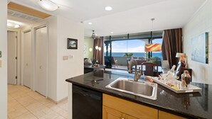 Interior - Penthouse! Enjoy Stunning Ocean Views, Pool, Hot Tub - Lahaina Shores PH5 (Lahaina)
