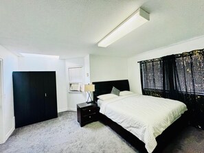 3 bedrooms, iron/ironing board, WiFi, bed sheets - Welcome to a Spacious Mansion (Surrey)