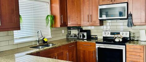 Mikrowelle, Ofen, Herdplatte, Geschirrspüler