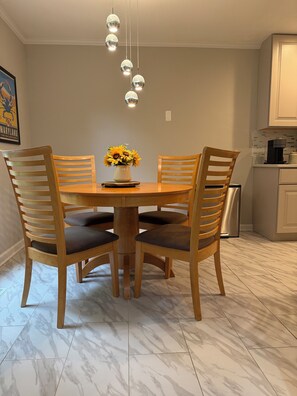 Dining - 3-Bedroom Townhome in Serene Suburban Maryland close to DC and Baltimore (Silver Spring)