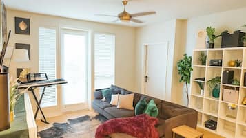 Smart TV, video games