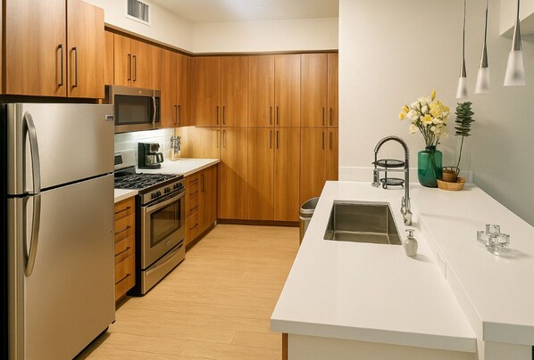 Fridge, microwave, oven, stovetop