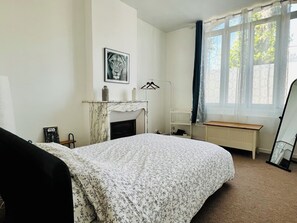 1 bedroom, iron/ironing board, WiFi, bed sheets - T2 with lots of character (Saint-Quentin)