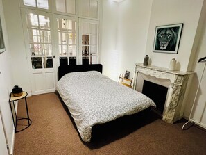 1 bedroom, iron/ironing board, WiFi, bed sheets - T2 with lots of character (Saint-Quentin)