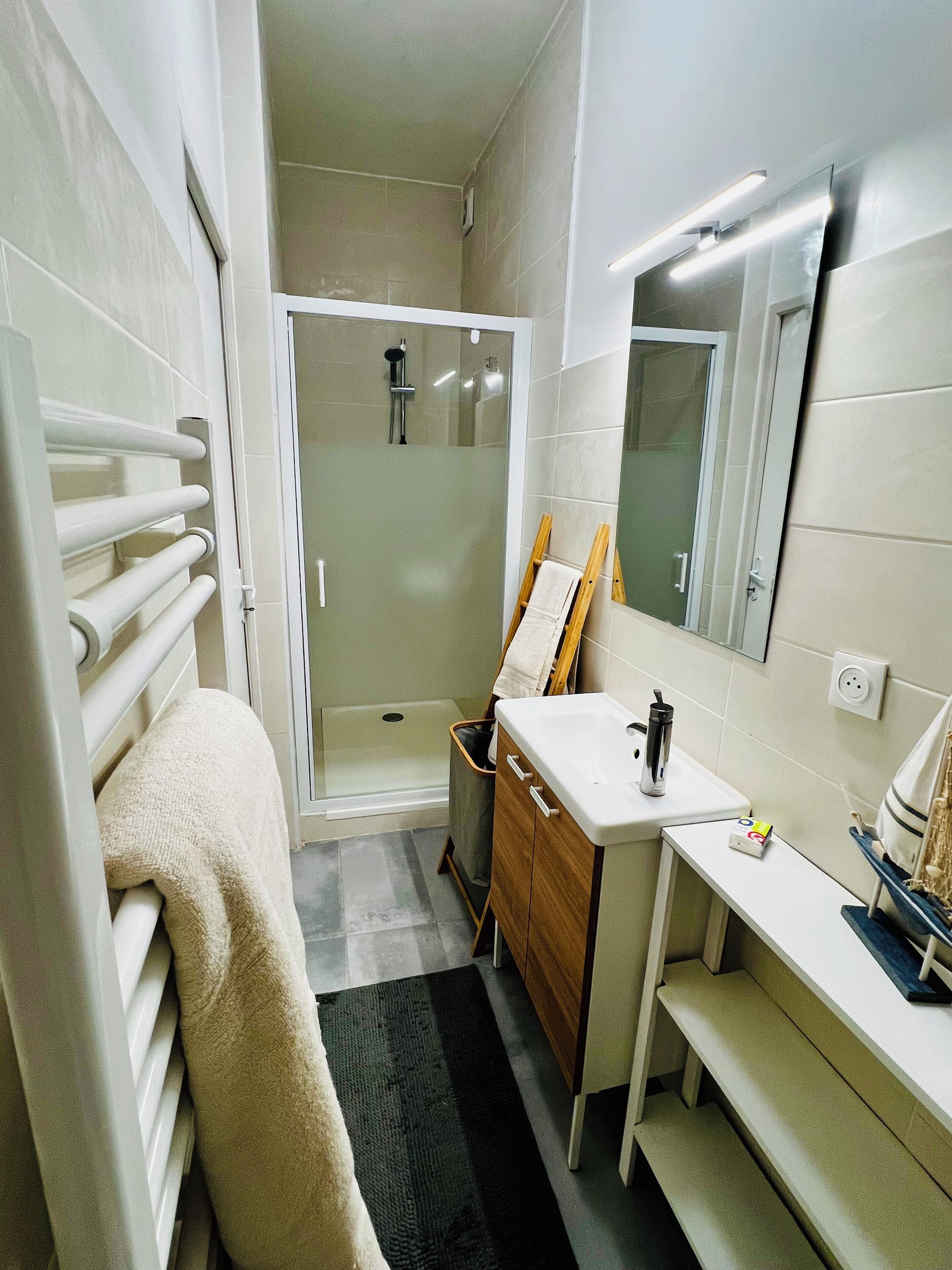 Shower, towels, soap, toilet paper