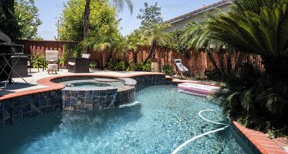 Cozy Luxe Stay w/ Resort-Style Amenities