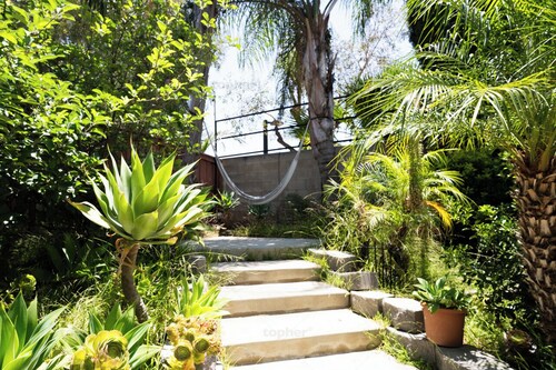 Cozy Luxe Stay w/ Resort-Style Amenities