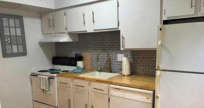 Family friendly 2-bedroom lake getaway in serene Jamestown with pool