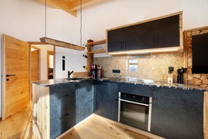 Kühlschrank, Ofen, Herdplatte, Geschirrspüler