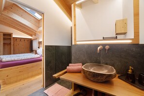 1 habitación, wifi y ropa de cama