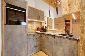 Kühlschrank, Ofen, Herdplatte, Geschirrspüler