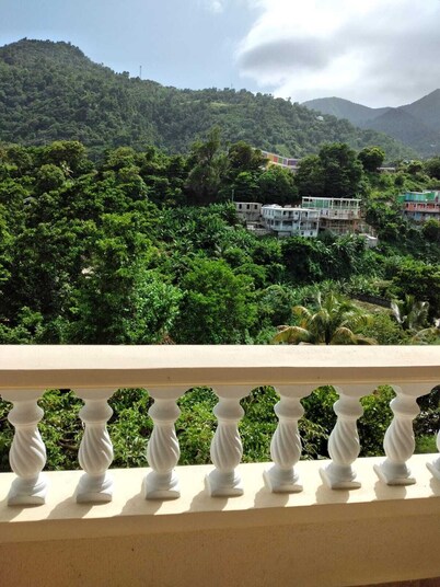 Beautiful view with 3 bedrooms. Located in Grand bay. 25 minutes from Roseau