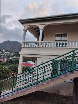 المنشأة من الخارج